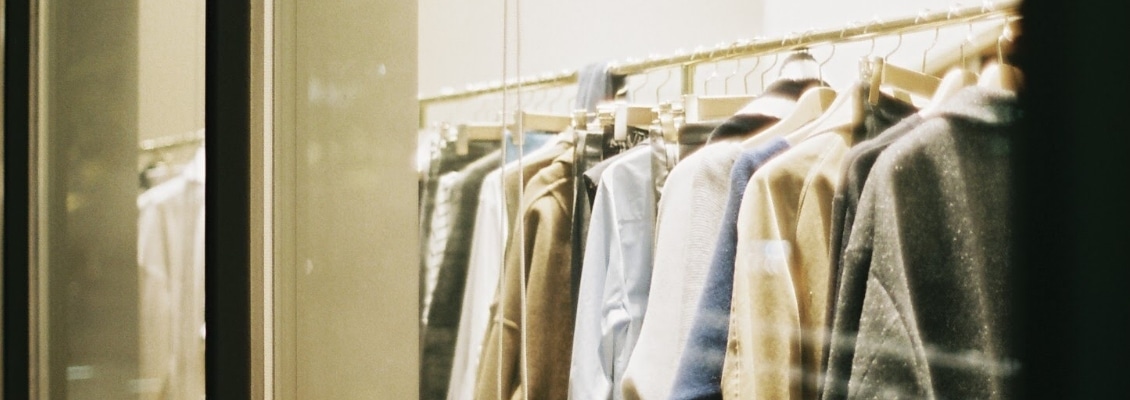 ショッピングデート・洋服屋の写真